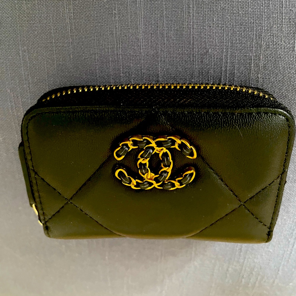 Chanel coin/credit cards zip wallet